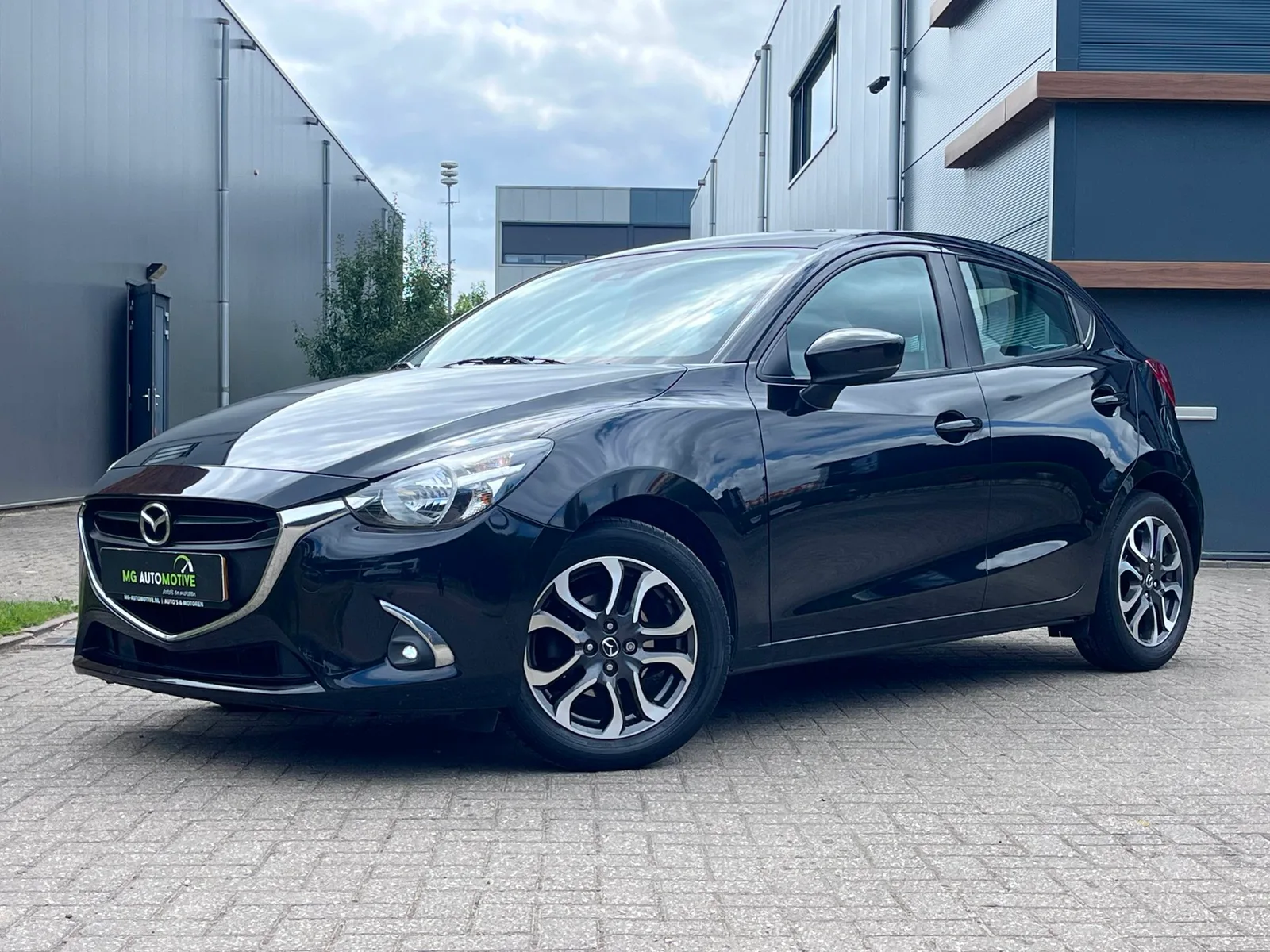 Mazda 2 (2018) — foto 1