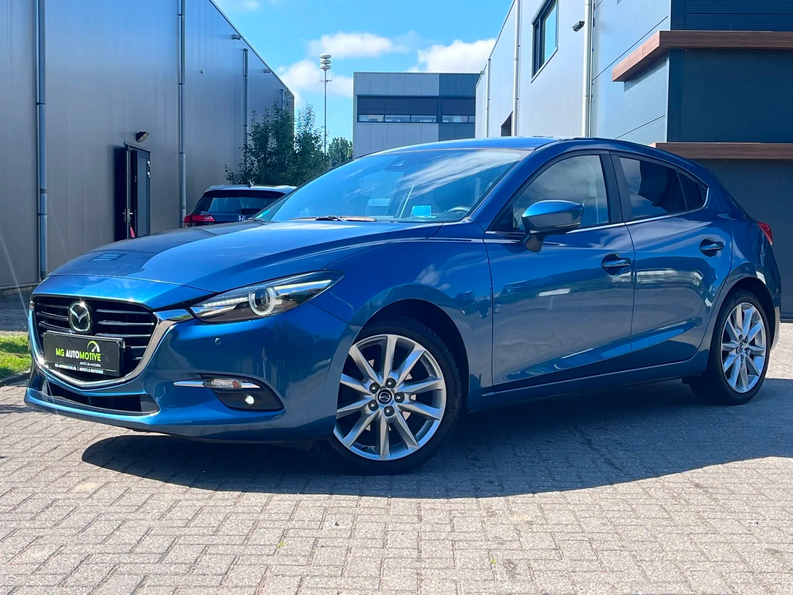 Mazda 3 (2017) — foto 1