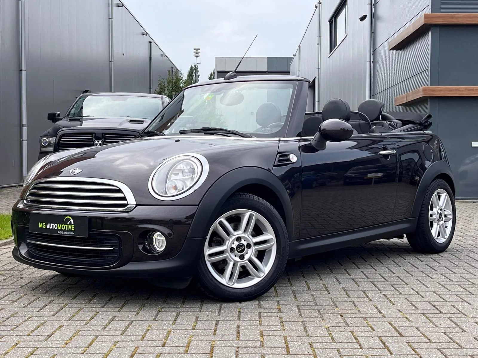 MINI Cabrio (2014) — foto 1