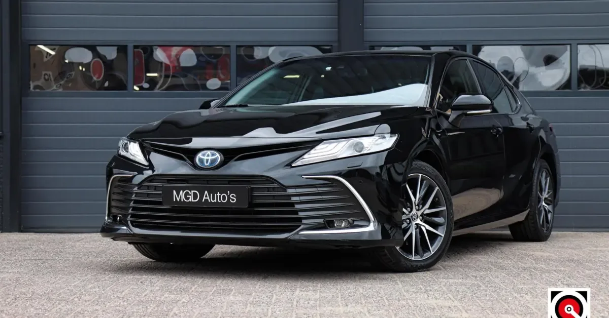 Toyota Camry (2024) — foto 1