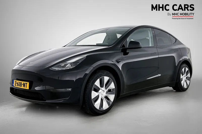Tesla Model Y (2024)