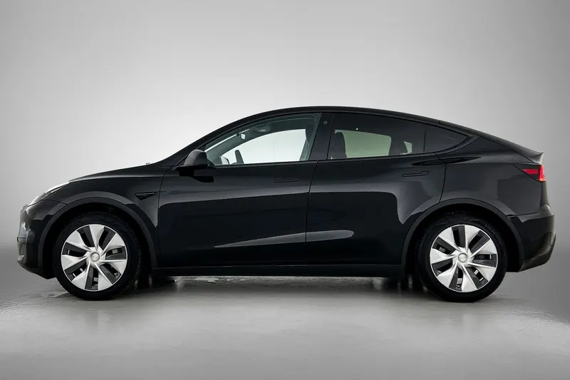 Tesla Model Y (2023)