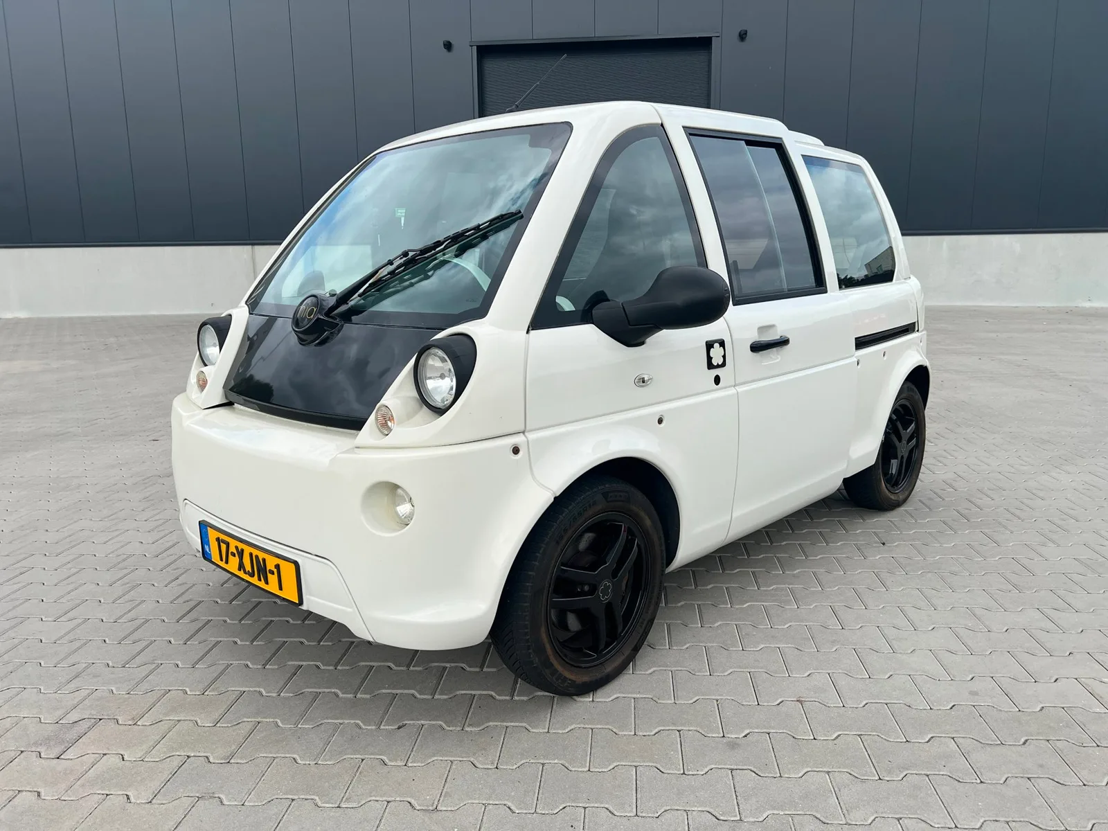 Mia Electric (2012) — foto 1