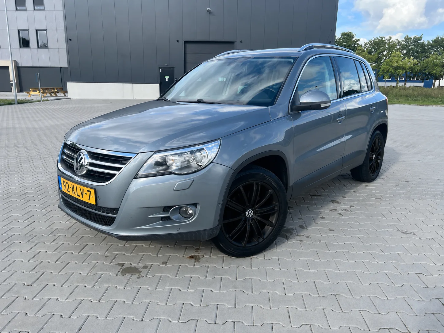 Volkswagen Tiguan (2010) — foto 1