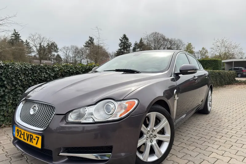 Jaguar XF (2010)