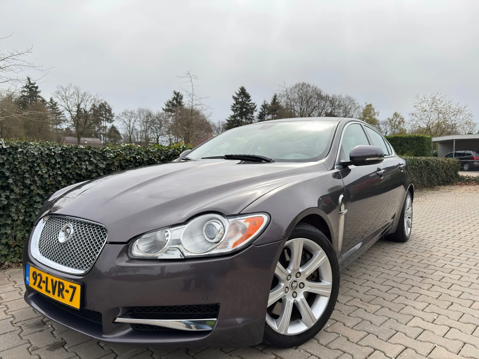 Jaguar XF (2010) — foto 1