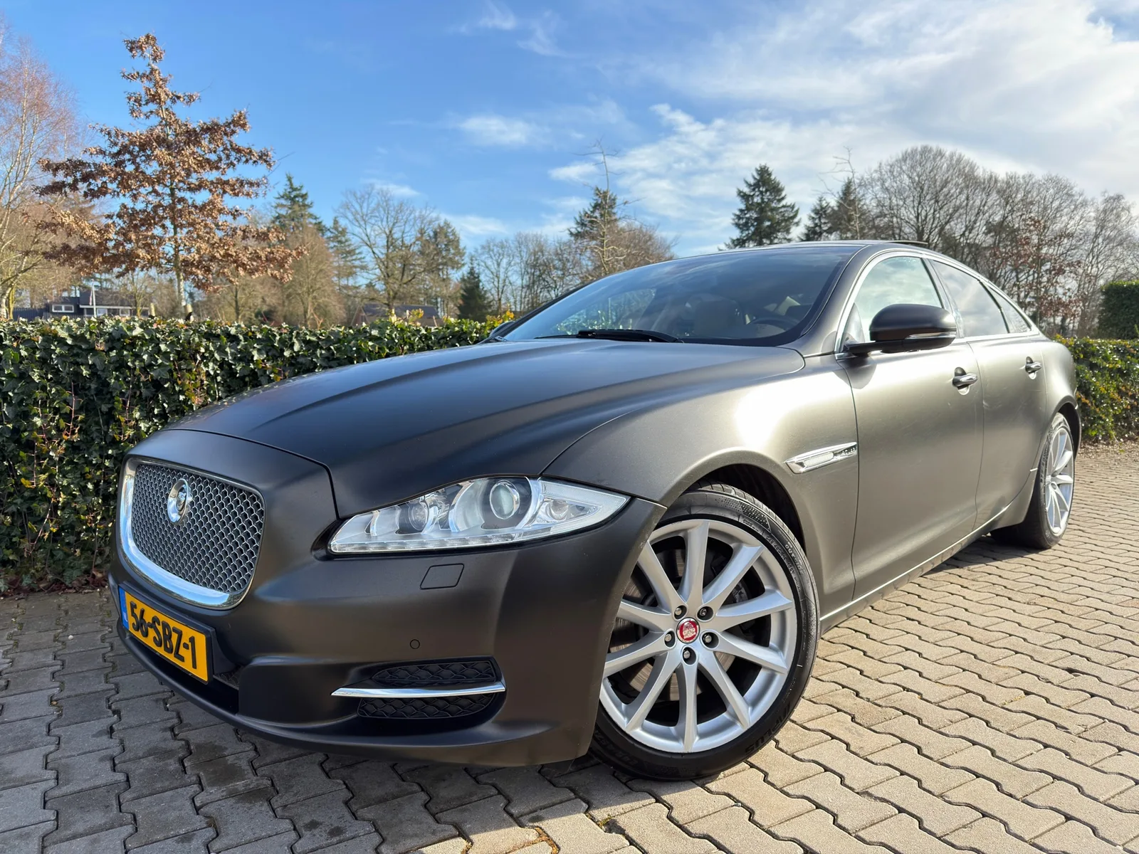 Jaguar XJ (2011) — foto 1