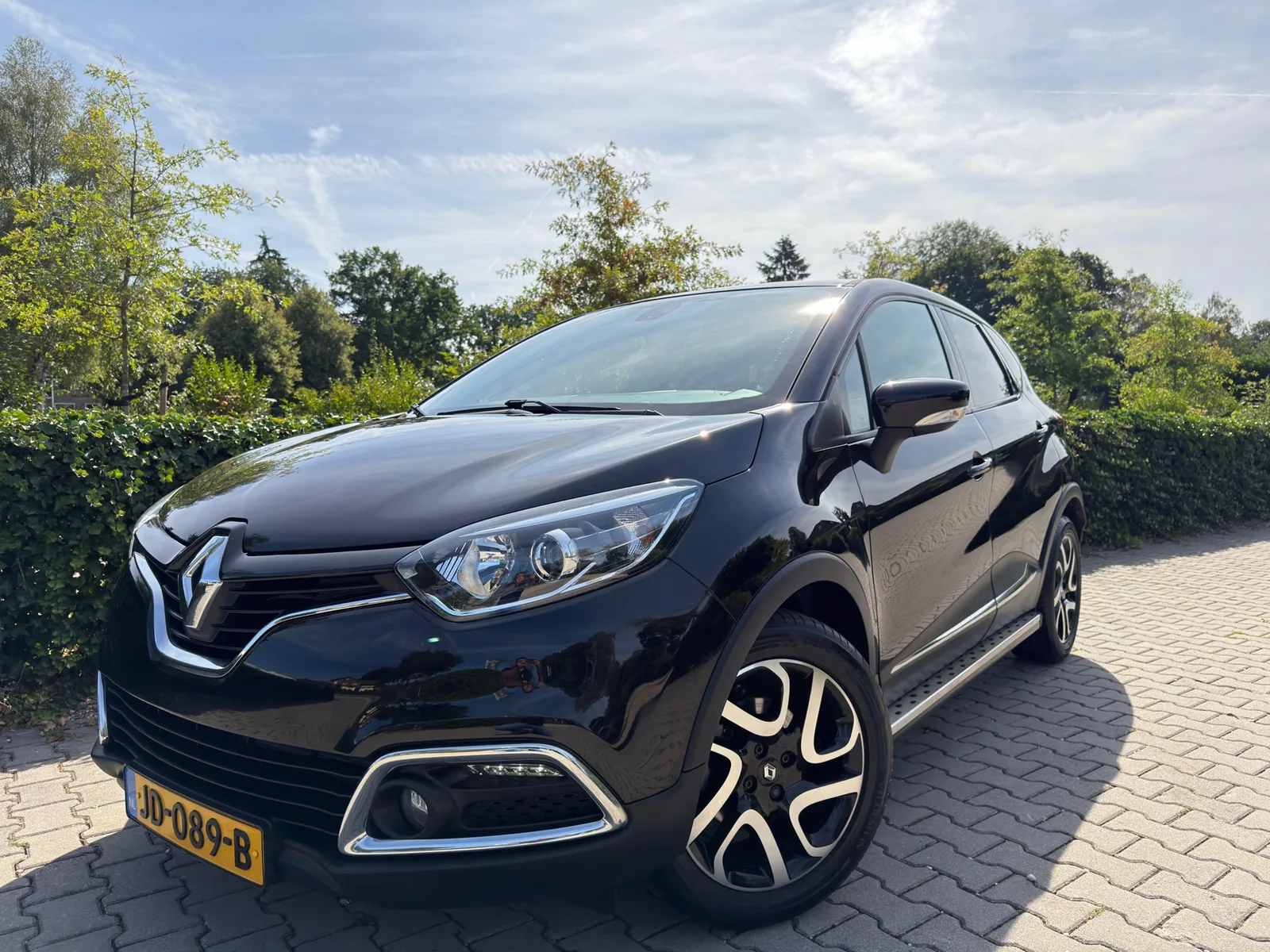 Renault Captur (2016) — foto 1