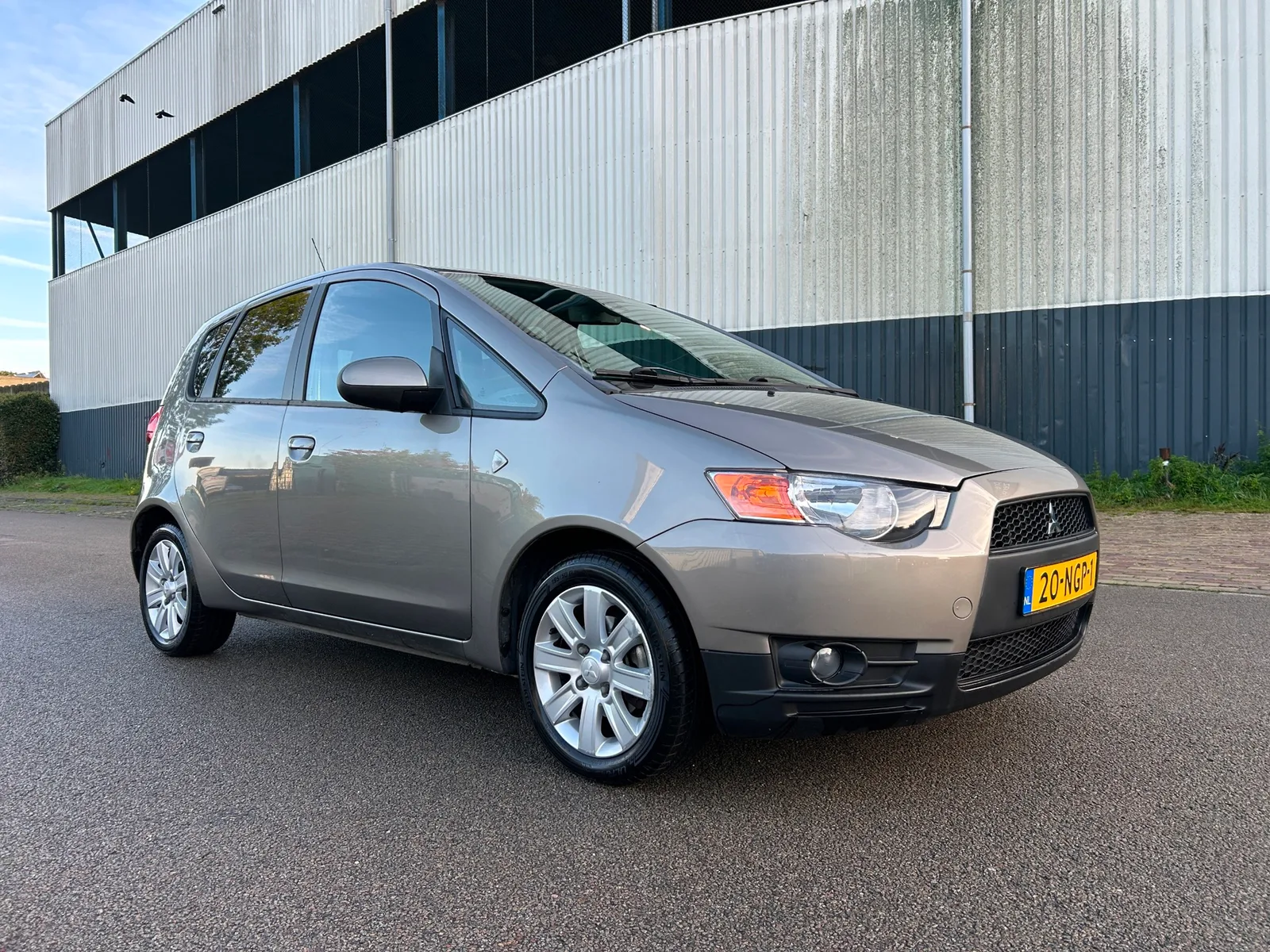 Mitsubishi Colt (2010) — foto 1