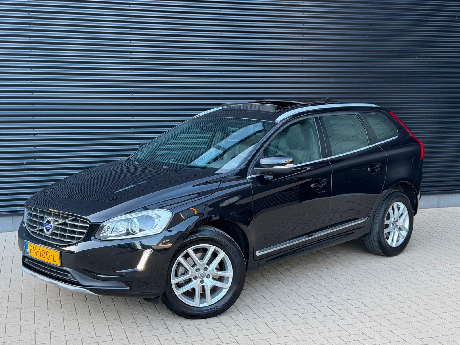 Volvo XC60 (2017) — foto 1