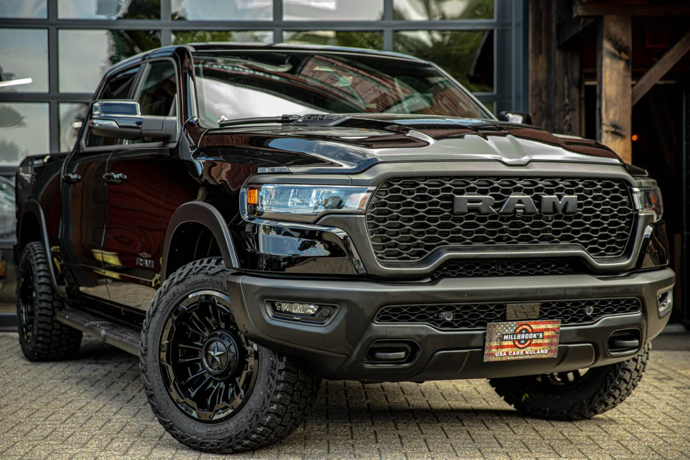Dodge Ram (2024) — foto 1