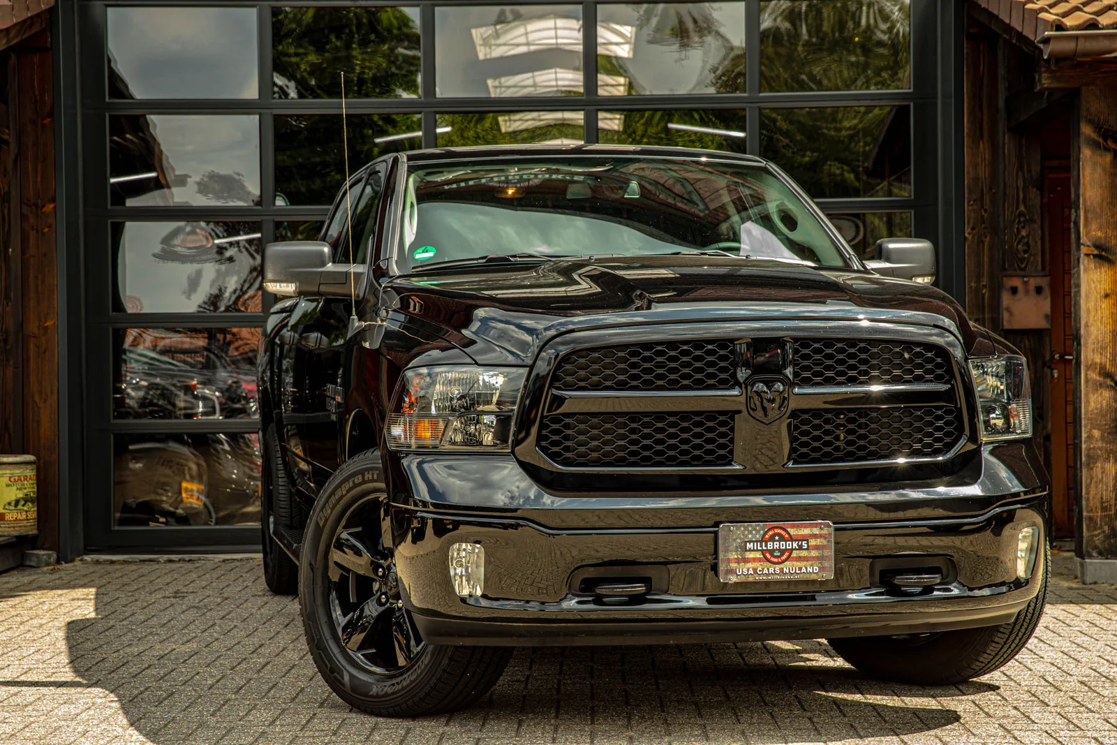 Dodge Ram classic v8 (2024) — foto 1