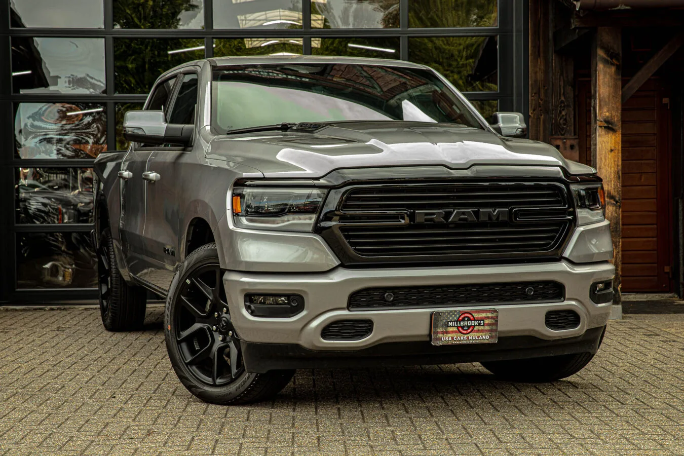 Dodge Ram (2024) — foto 1