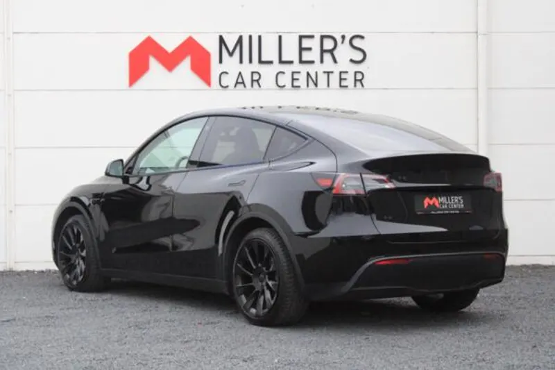 Tesla Model Y (2025)