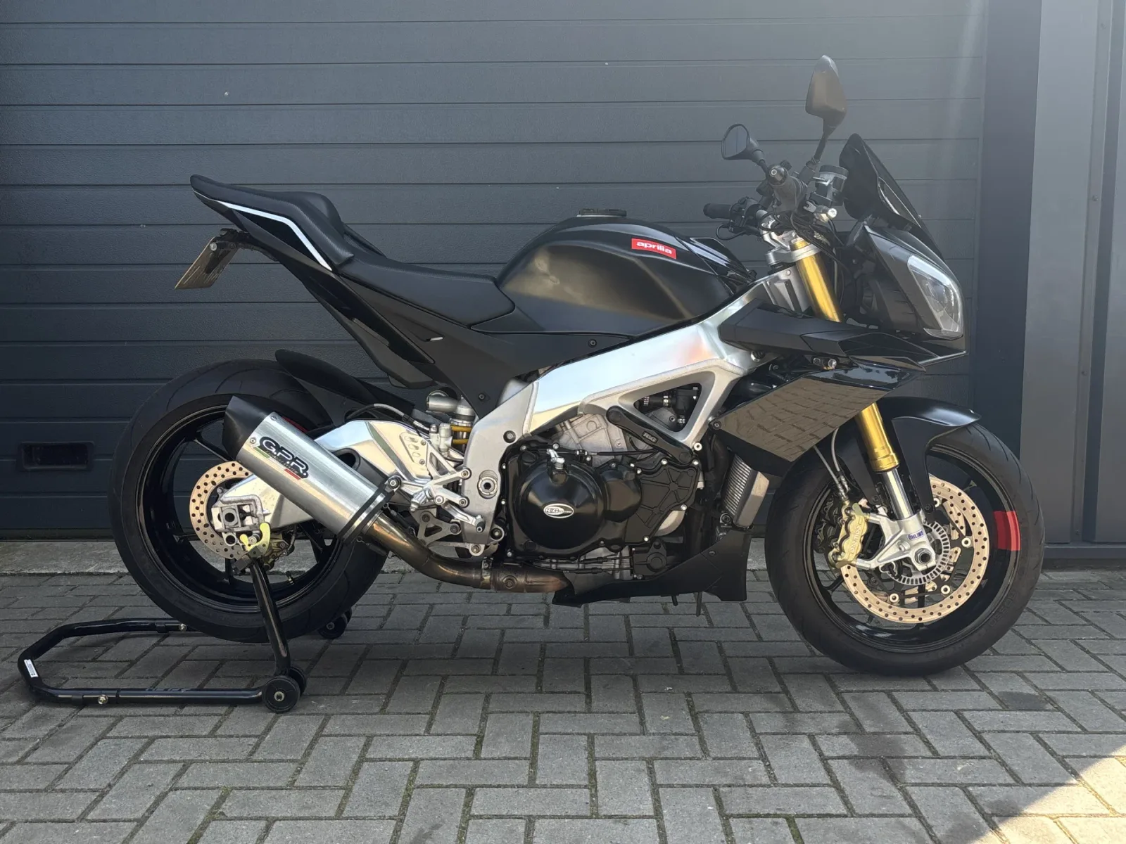 Aprilia Tuono V4 (2013) — foto 1
