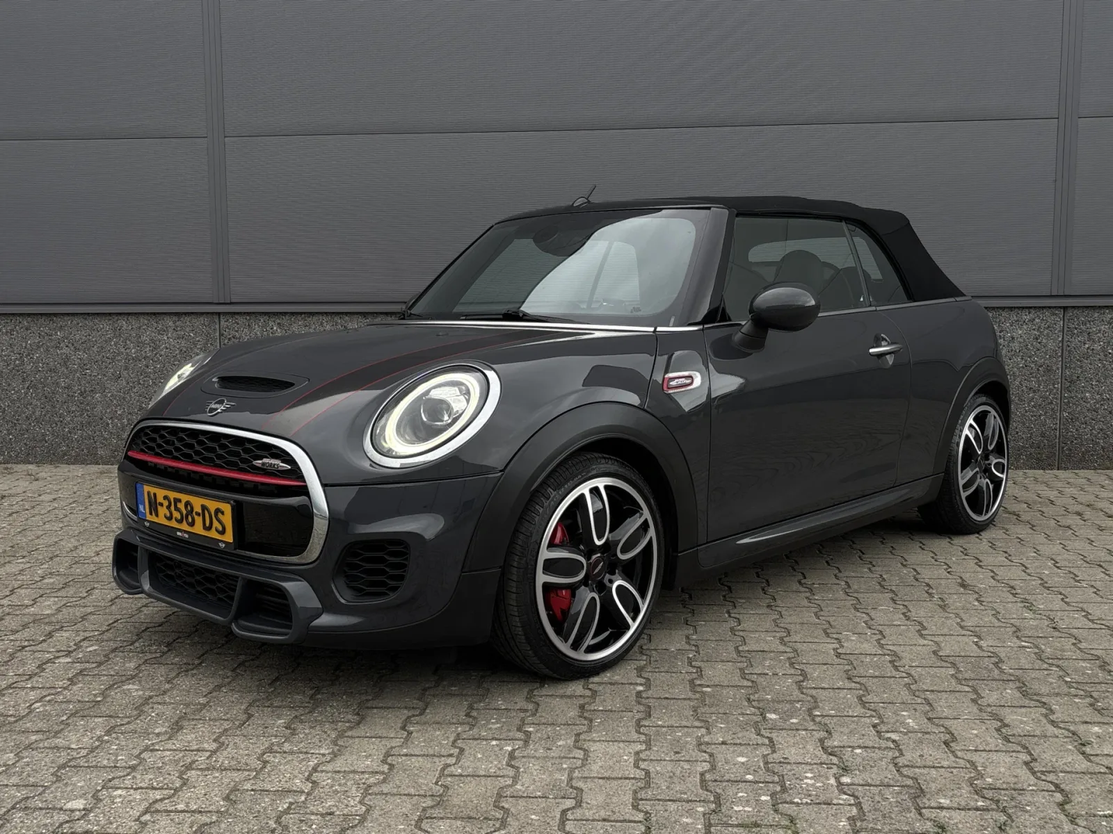 MINI Cabrio (2019) — foto 1