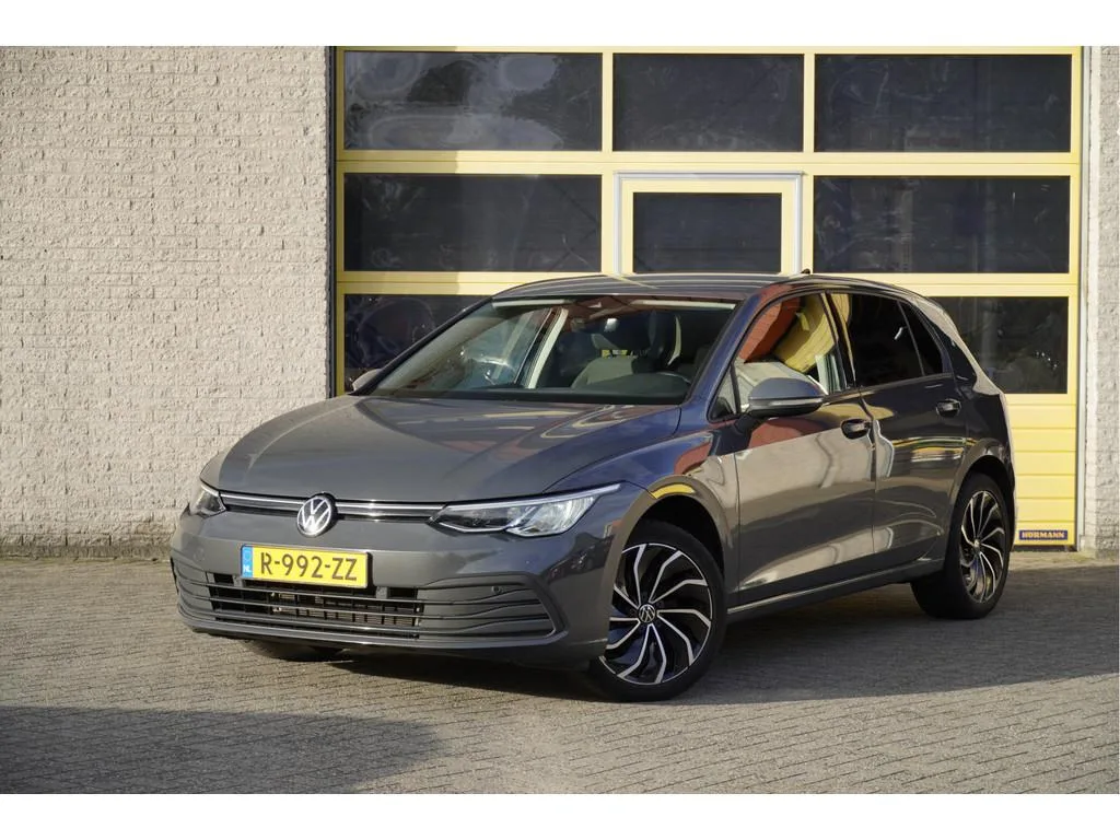 Volkswagen Golf (2022) — foto 1