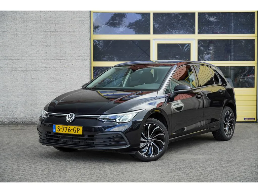 Volkswagen Golf (2023) — foto 1