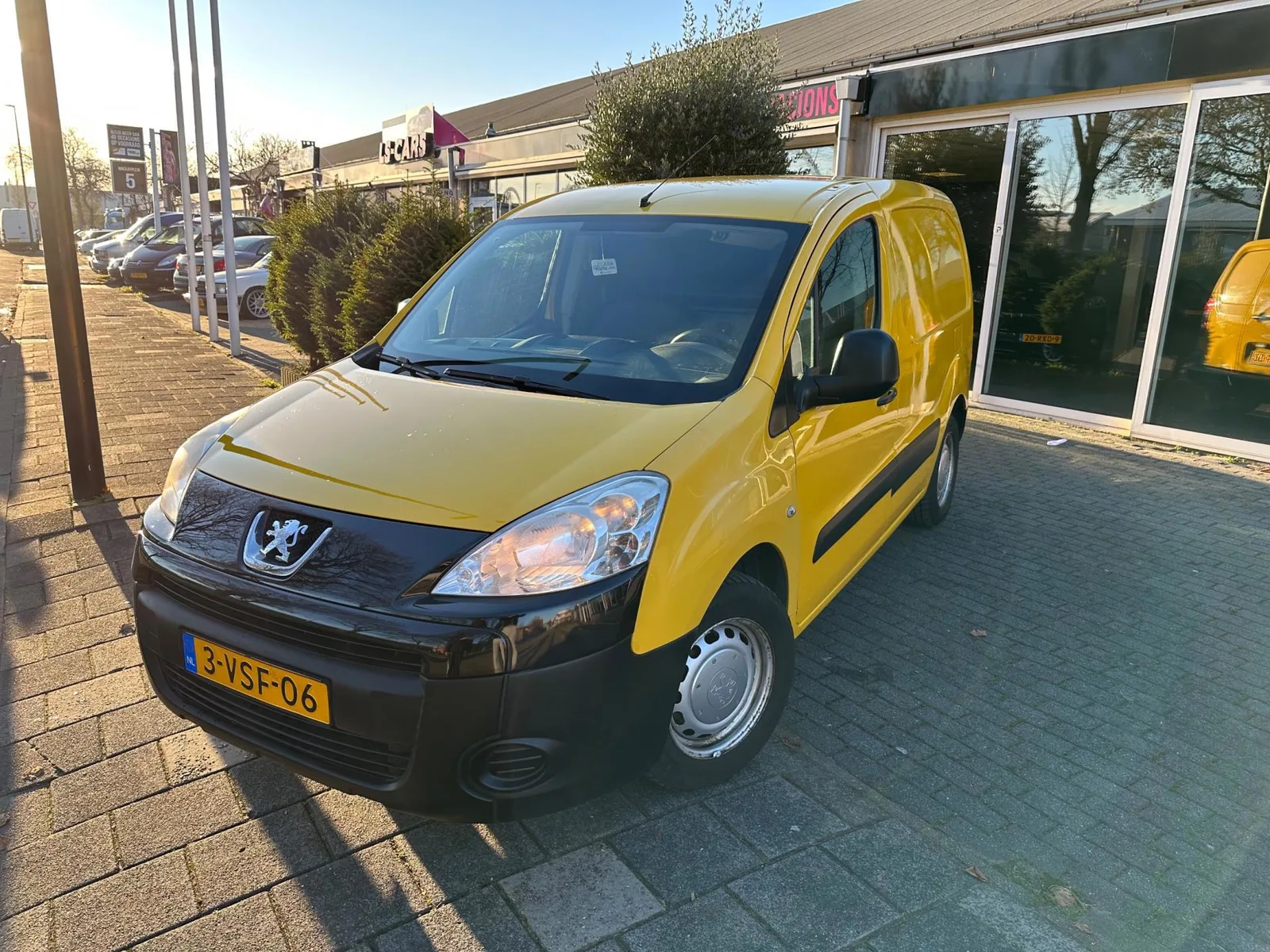 Peugeot Partner (2011) — foto 1