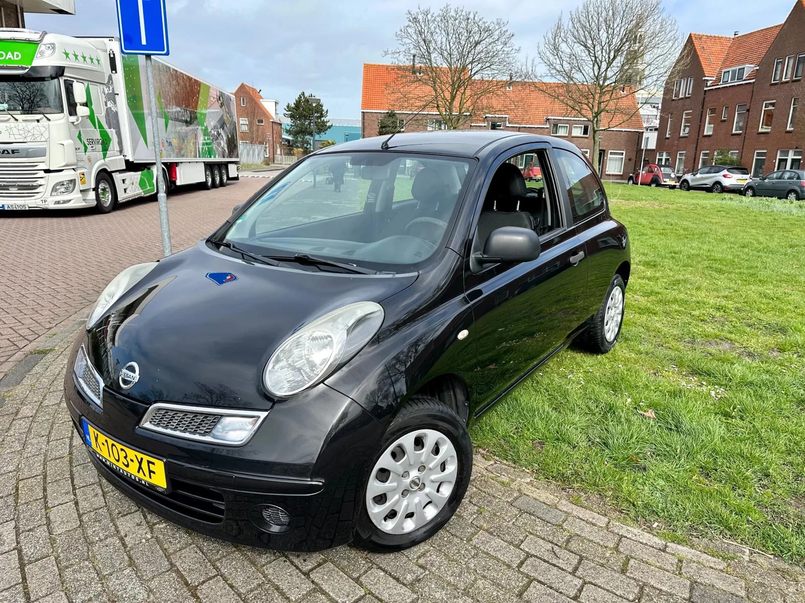 Nissan Micra (2010) — foto 1