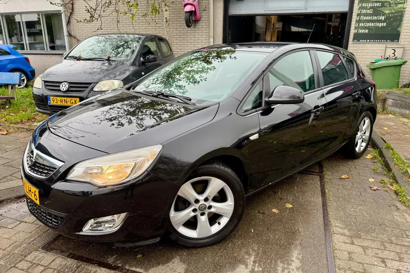 Opel Astra (2010)