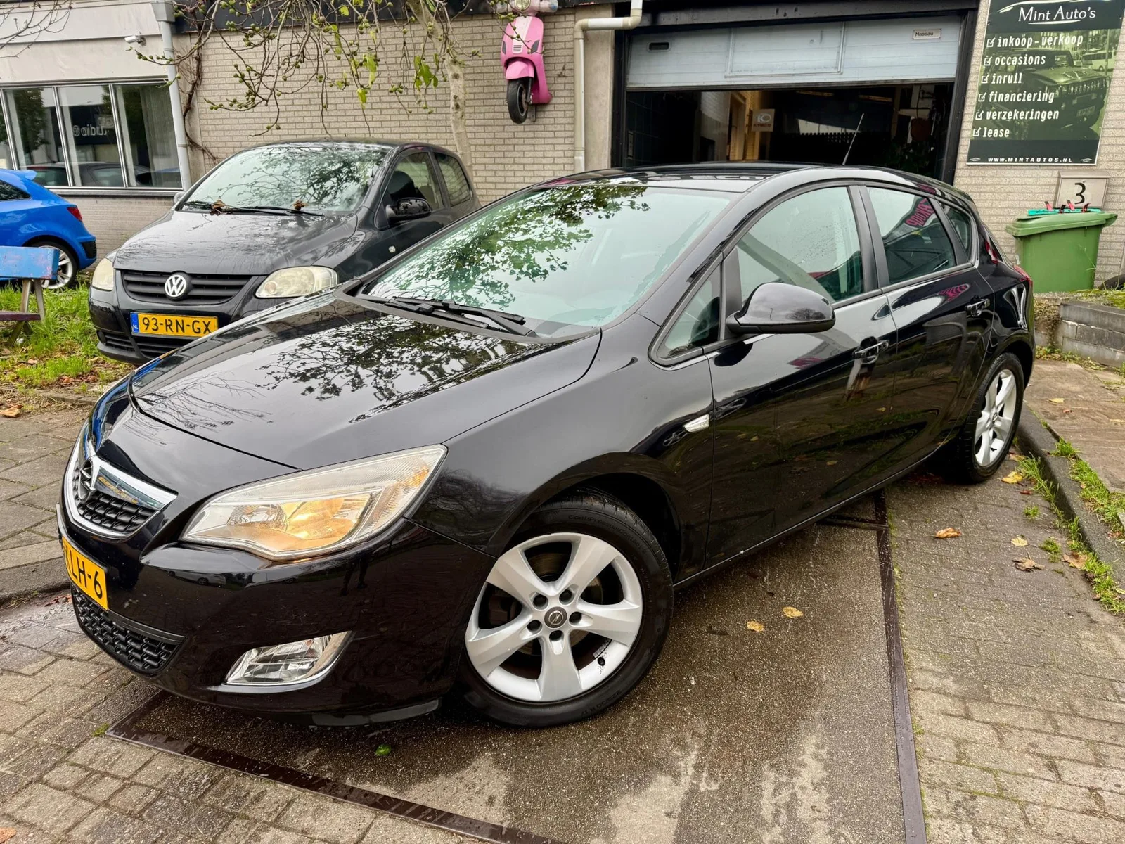 Opel Astra (2010) — foto 1