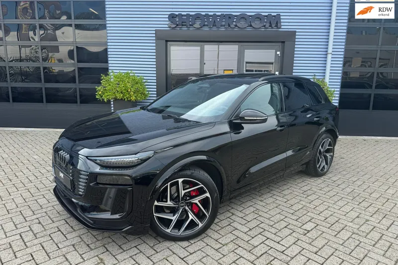 Audi Q6 e-tron (2024)