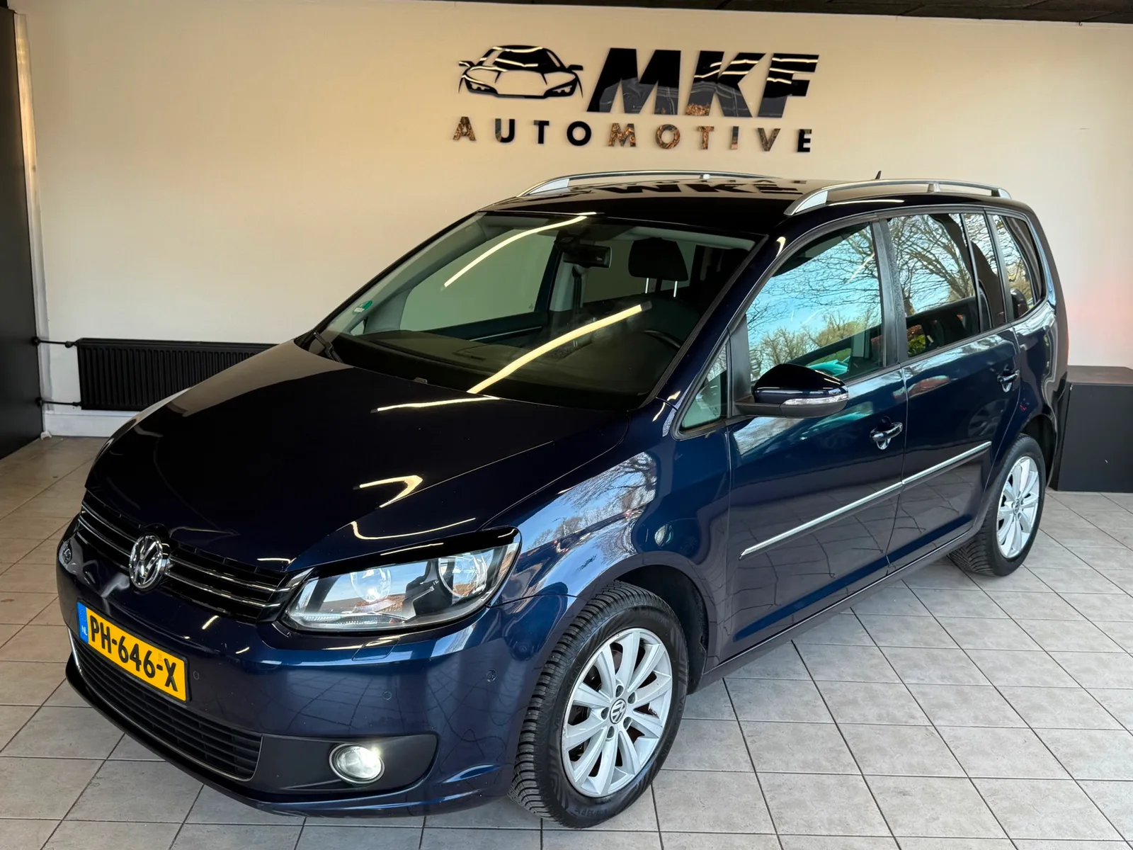 Volkswagen Touran (2011) — foto 1