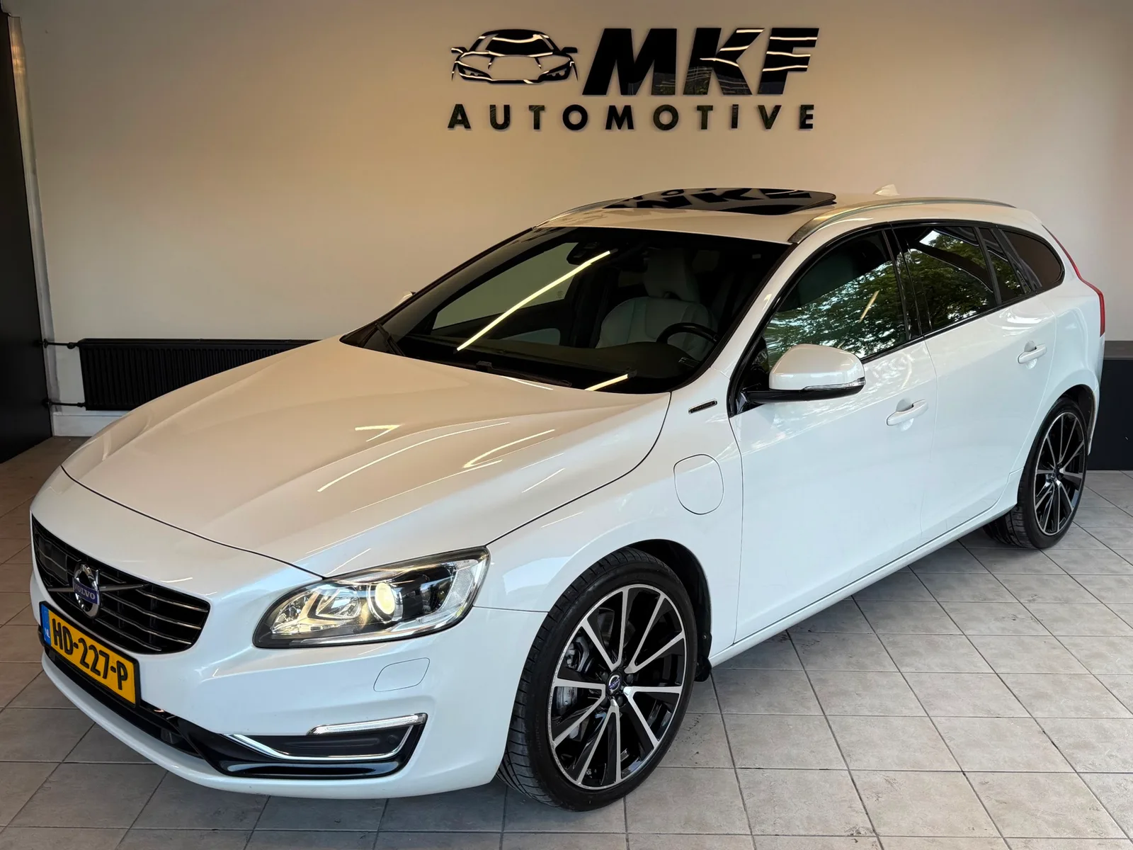 Volvo V60 (2015) — foto 1