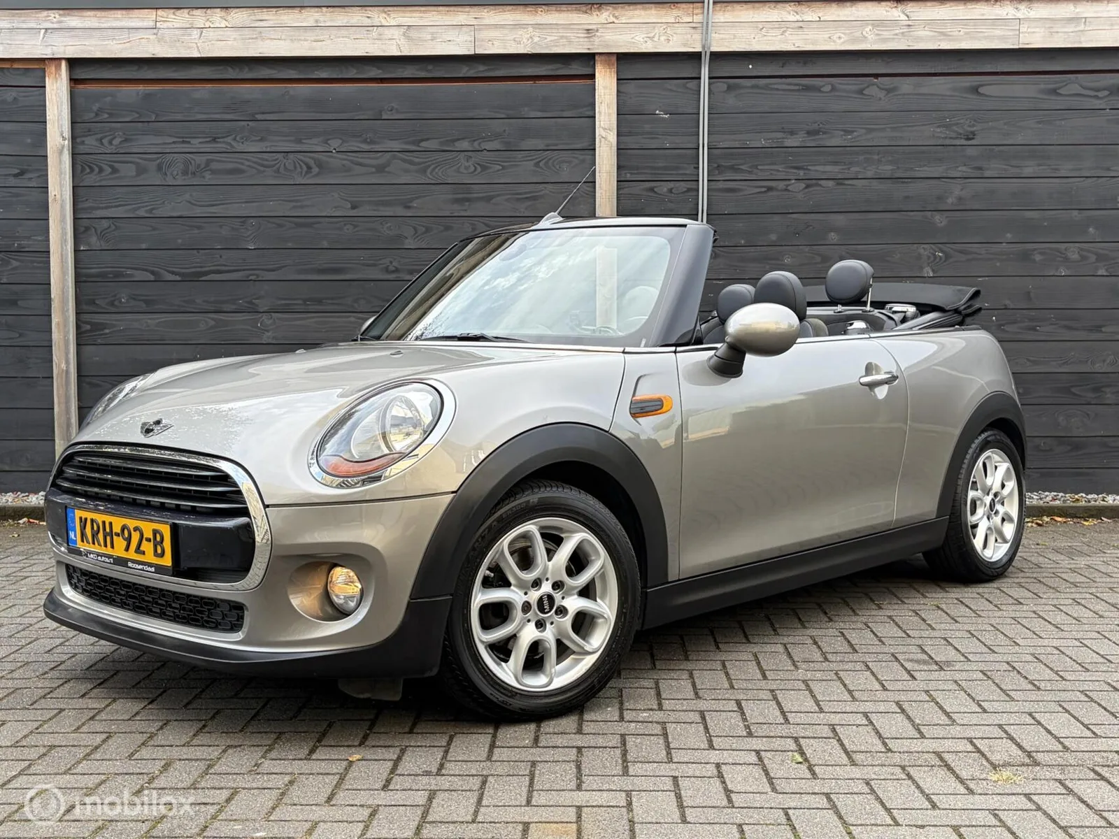 MINI Cabrio (2017) — foto 1