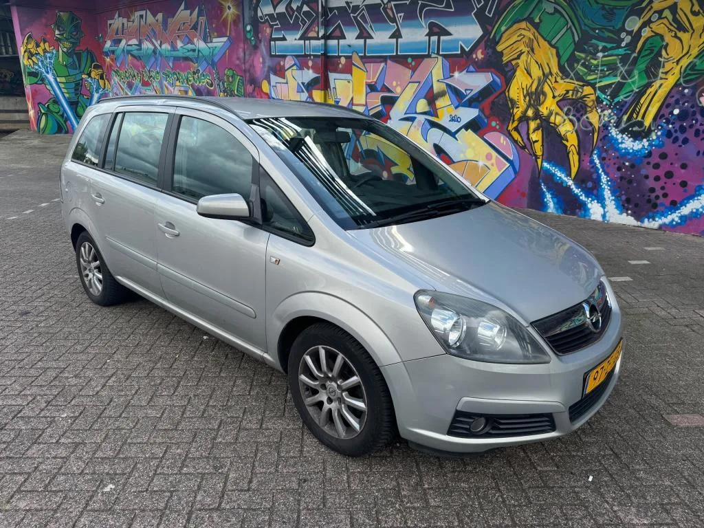 Opel Zafira (2008) — foto 1
