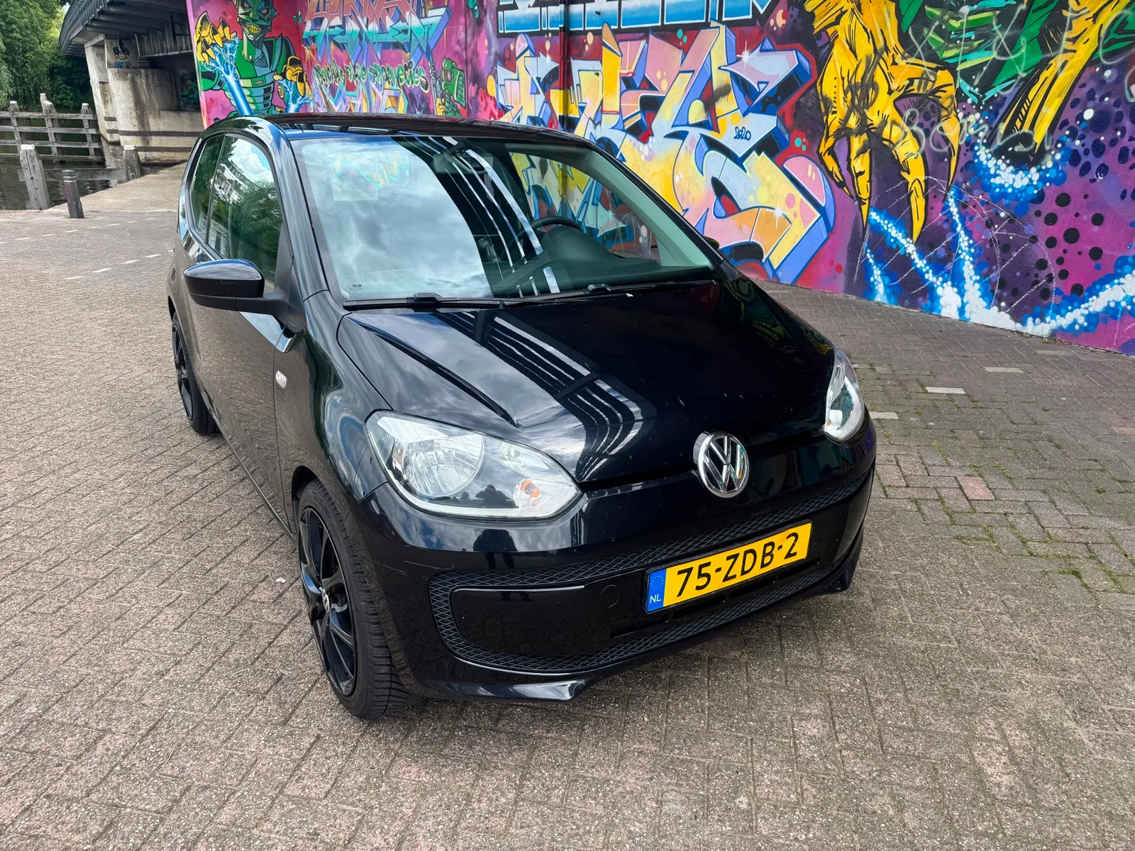 Volkswagen Up! (2012) — foto 1