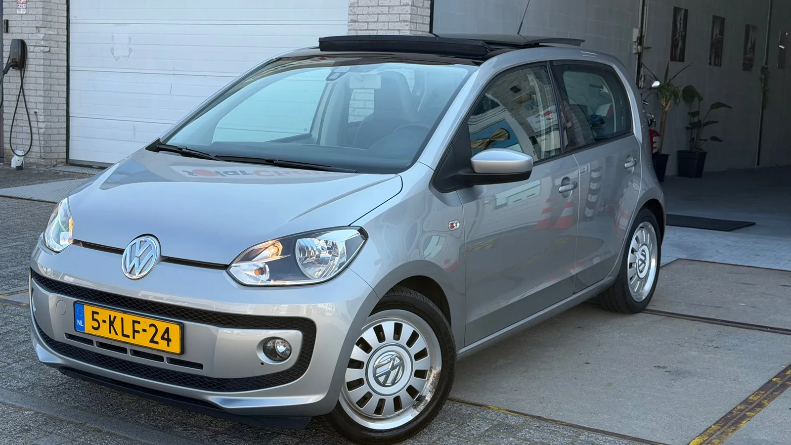 Volkswagen Up! (2013) — foto 1