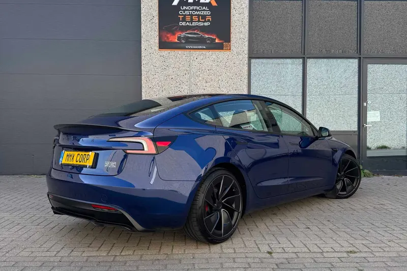 Tesla Model 3 (2024)