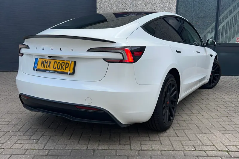 Tesla Model 3 (2024)
