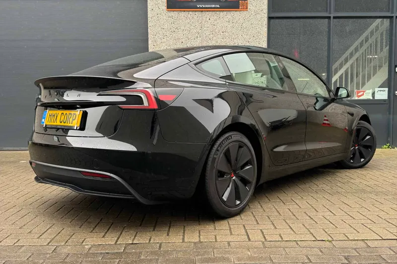 Tesla Model 3 (2024)