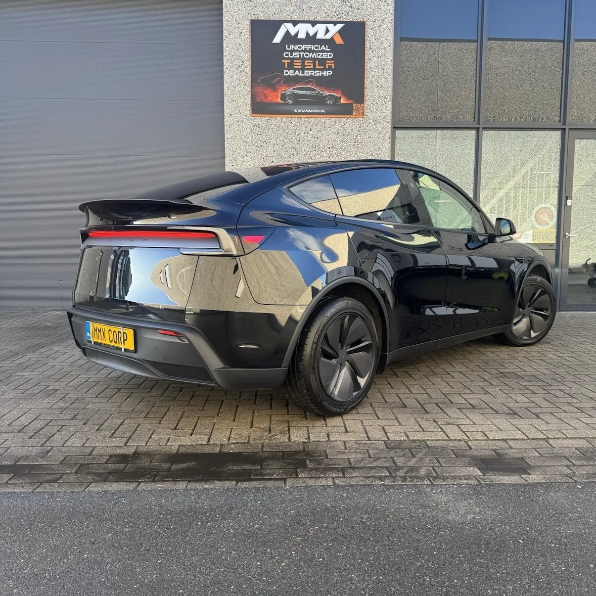 Tesla Model Y (2025) — foto 1