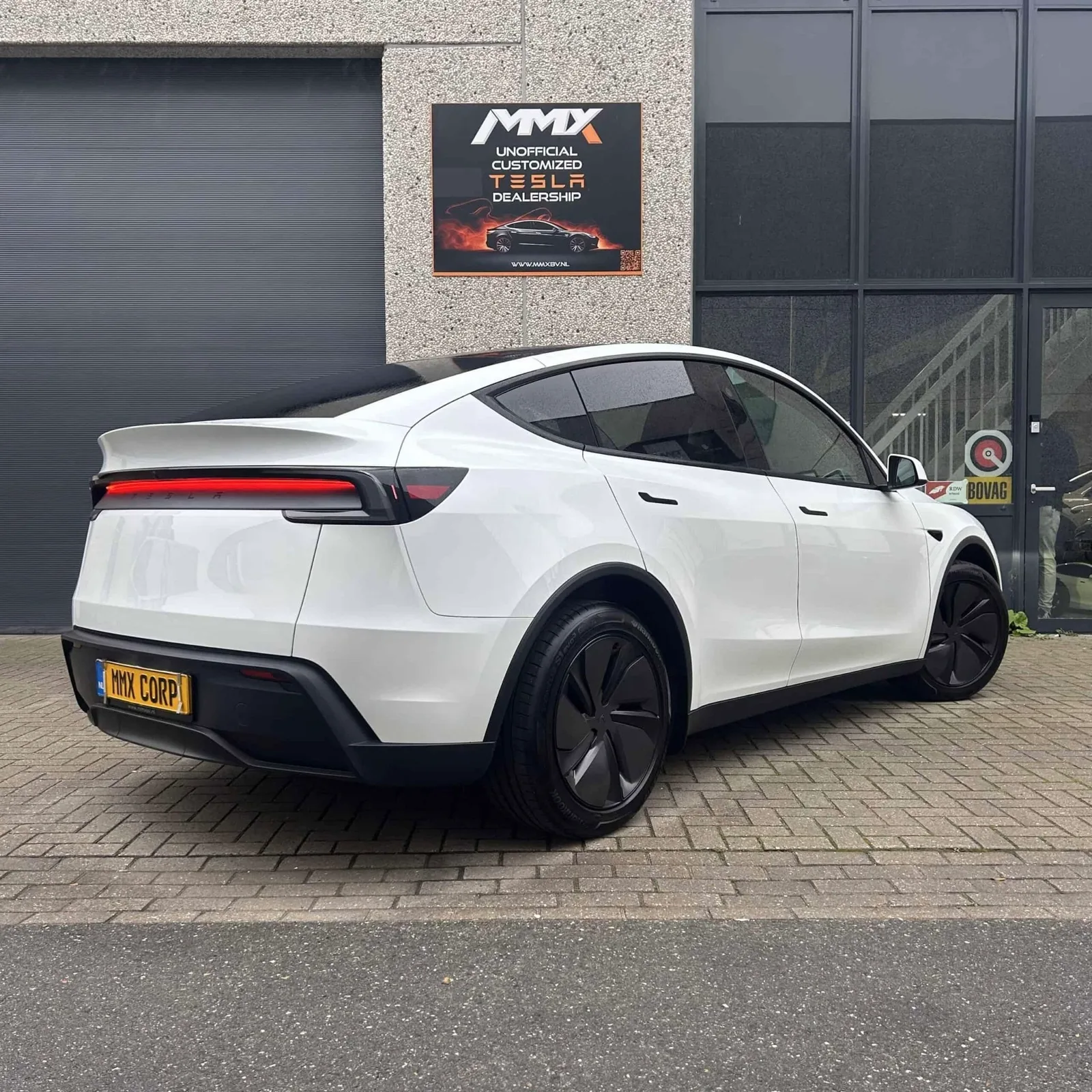 Tesla Model Y (2025) — foto 1