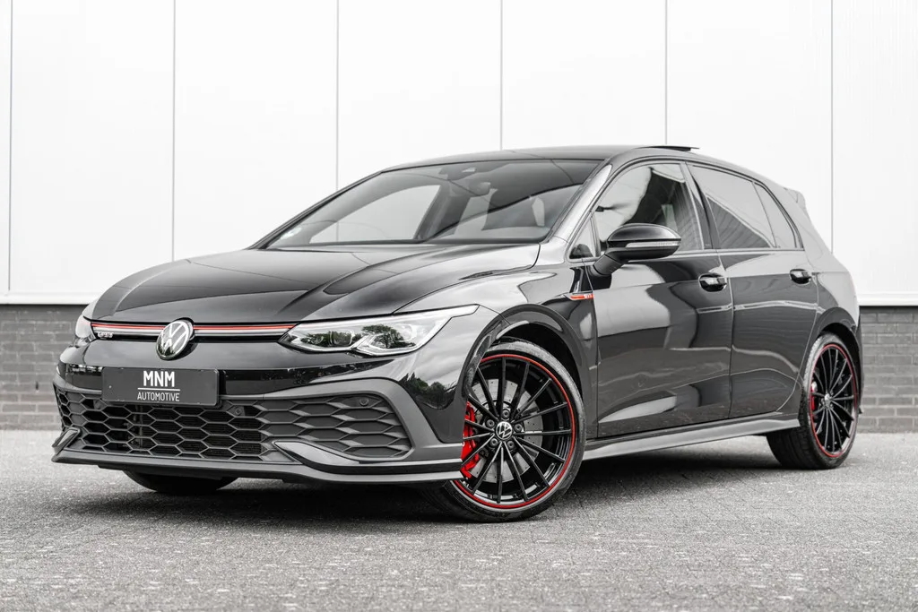 Volkswagen Golf (2022) — foto 1