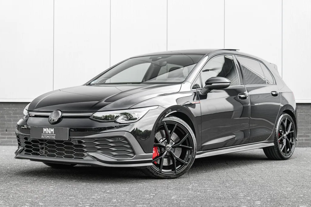 Volkswagen Golf (2023) — foto 1