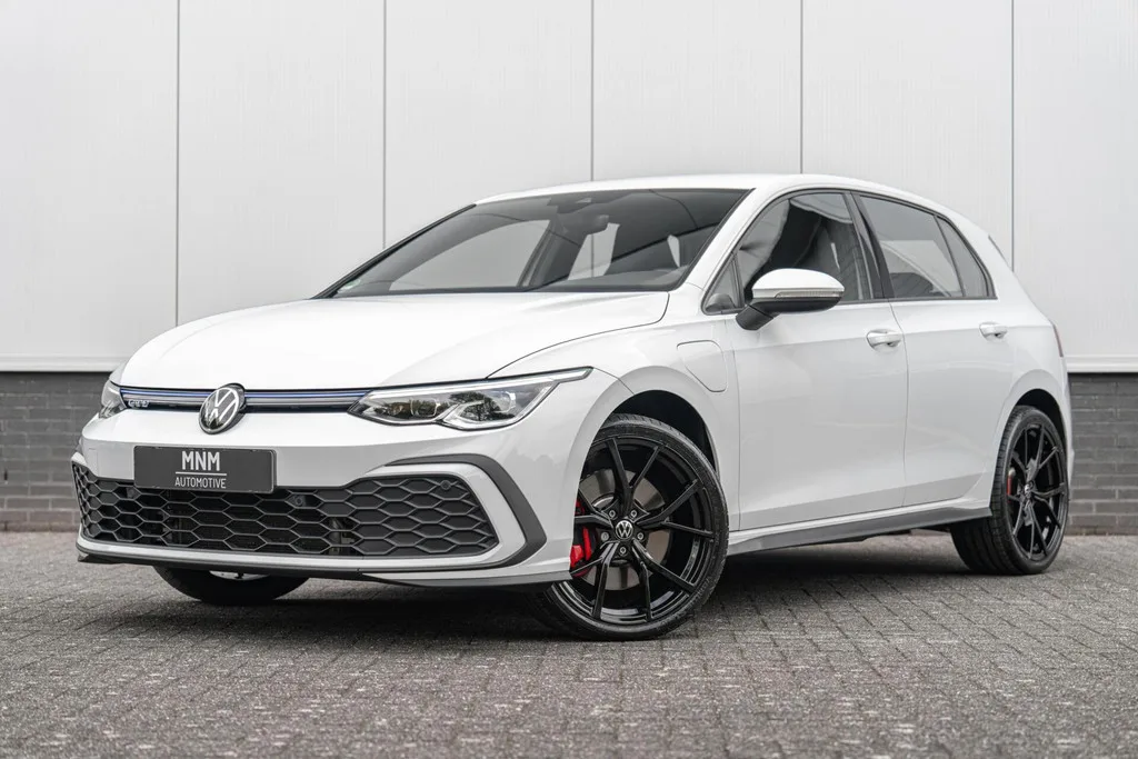 Volkswagen Golf (2020) — foto 1