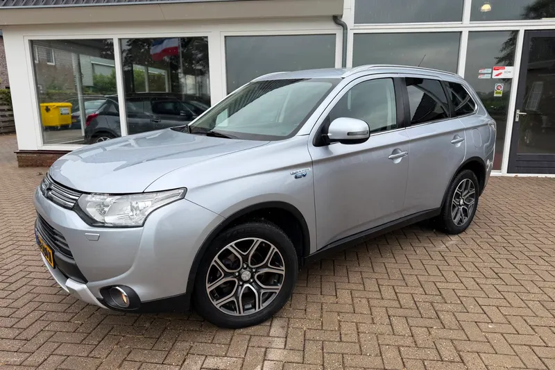 Mitsubishi Outlander (2015)