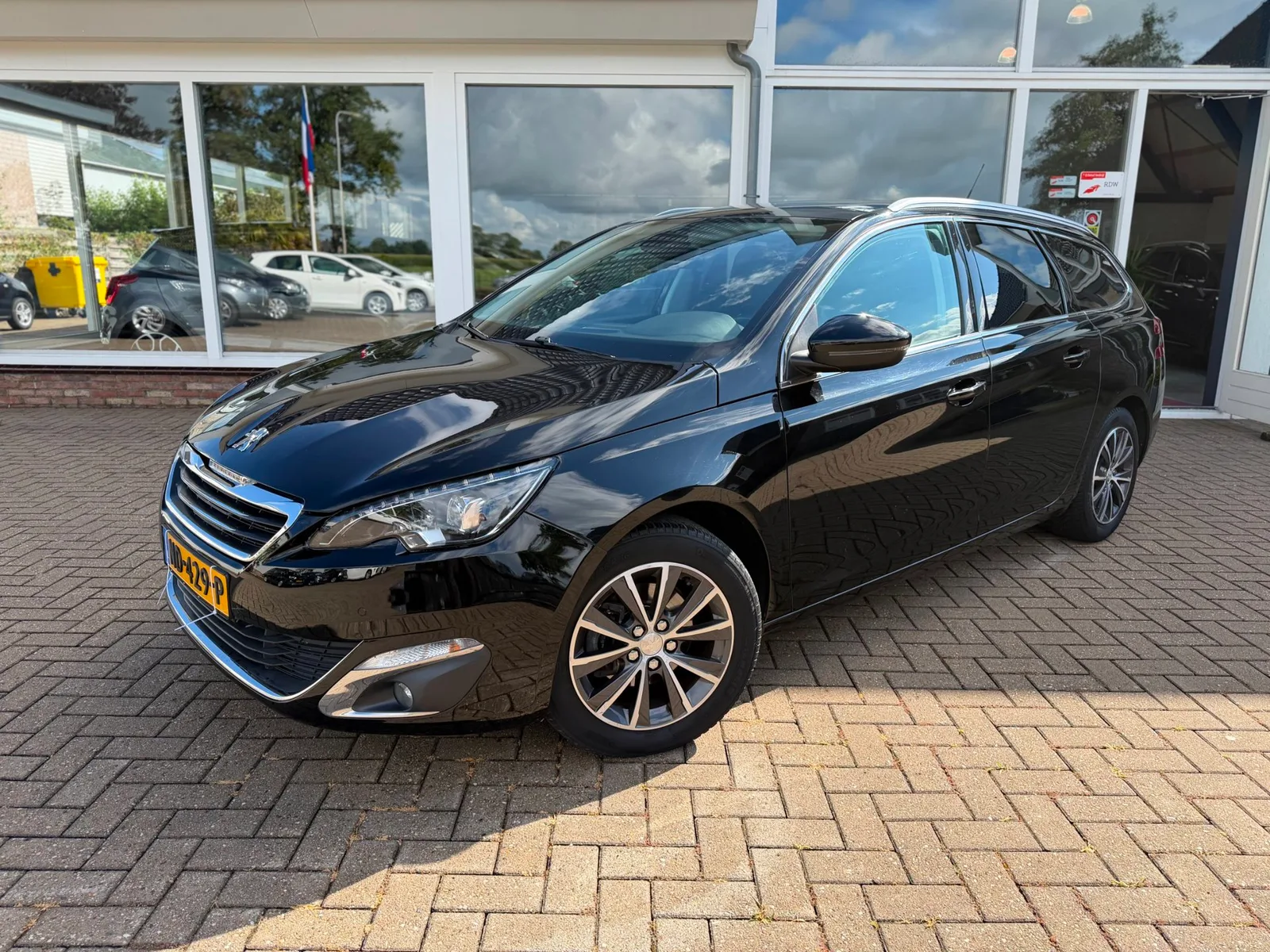 Peugeot 308 (2016) — foto 1