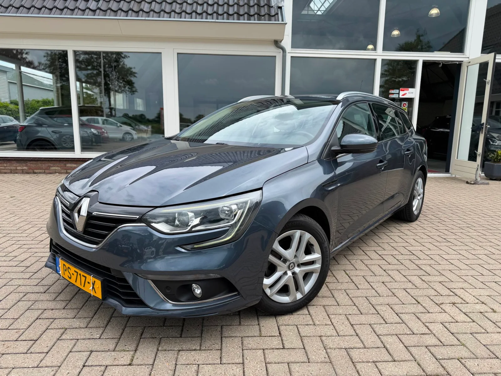 Renault Mégane (2017) — foto 1