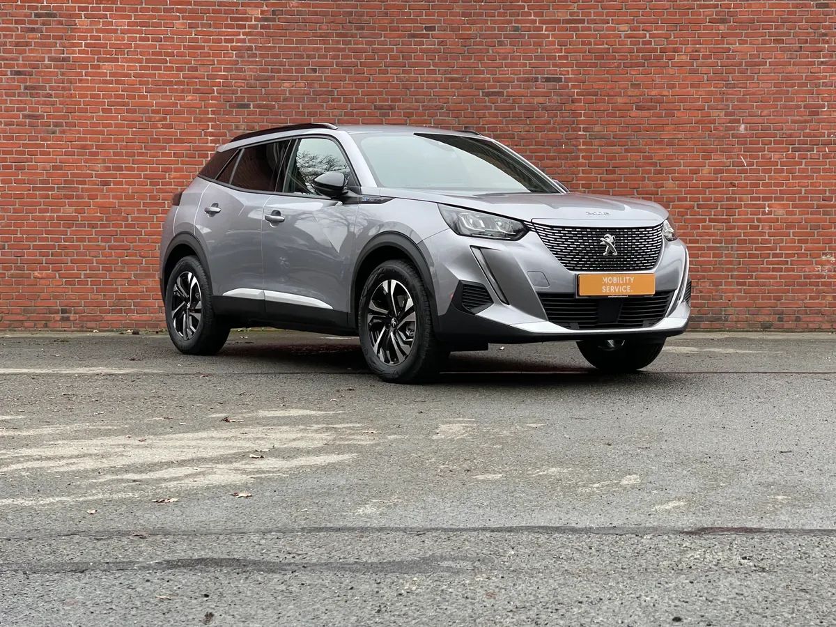 Peugeot e-2008 (2022) — foto 1