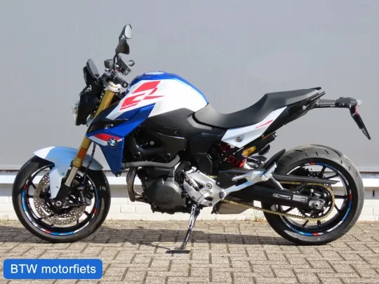 BMW F 900 R (2024) — foto 1
