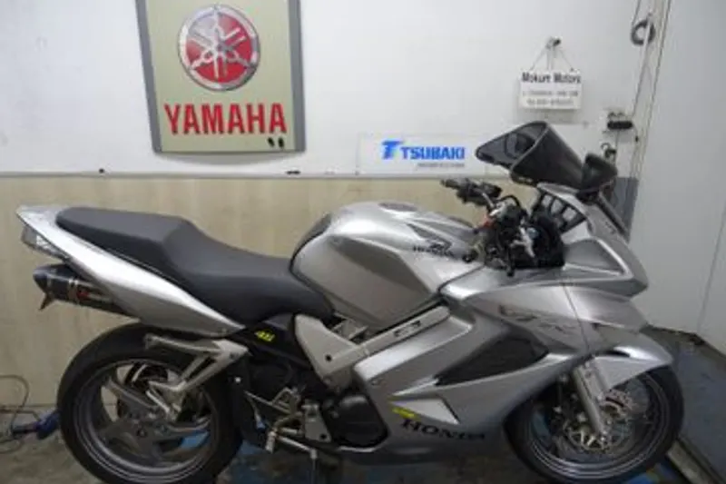 Honda VFR800 (2004)