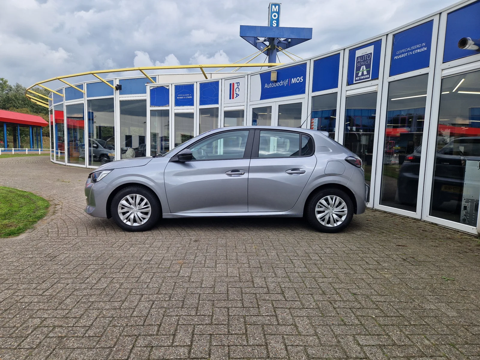 Peugeot 208 (2022) — foto 1