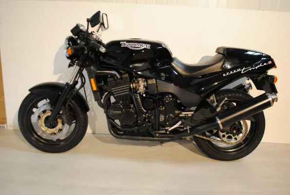 Triumph Speed Triple 750 (1997) — foto 1