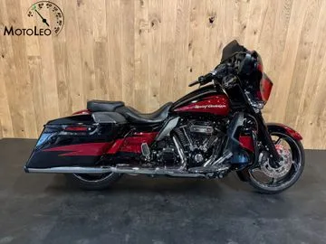 Harley-Davidson Street Glide CVO (2016) — foto 1